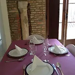 Gloria Caces